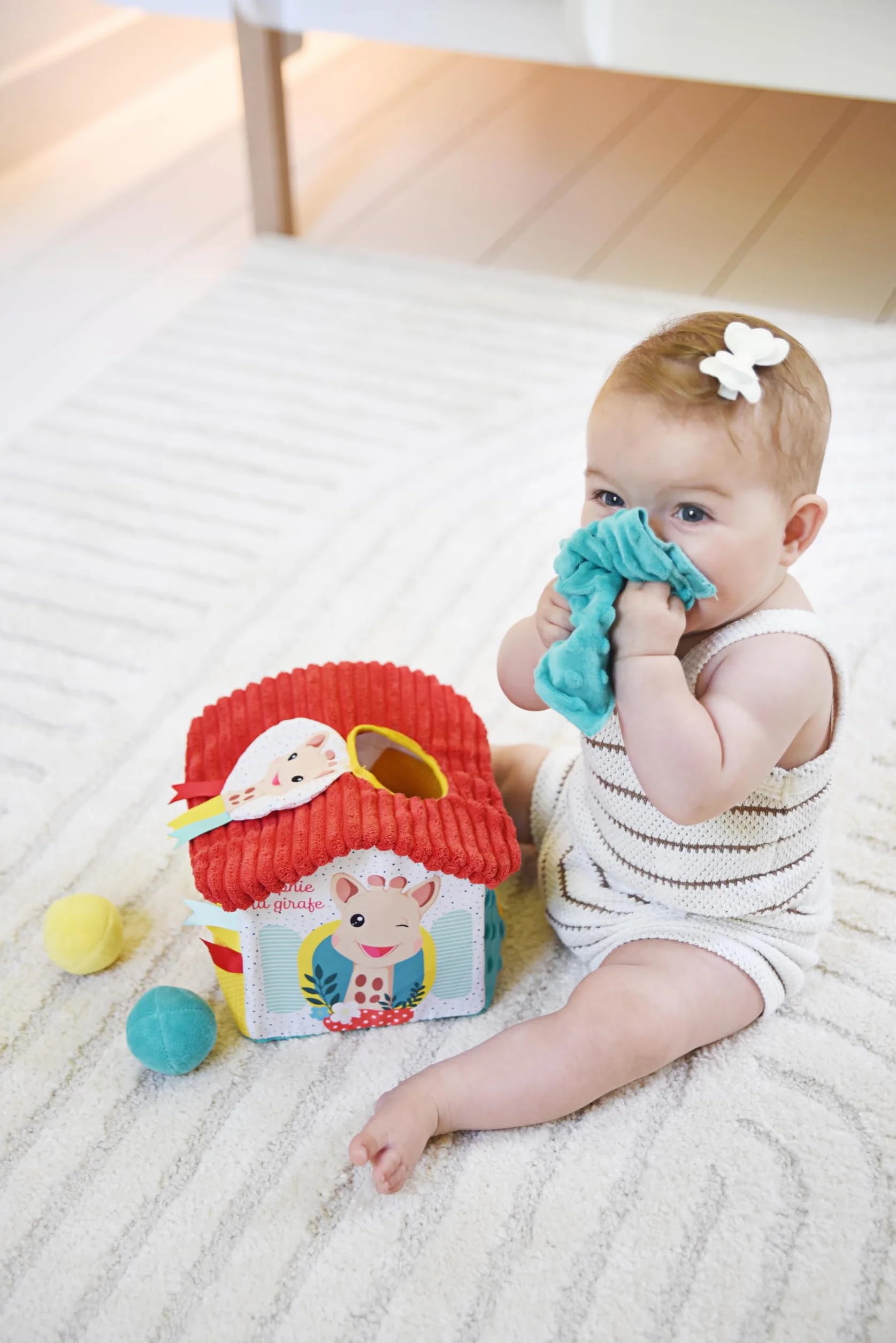 Sophie la Girafe Maison des Découvertes Jouet d'Éveil Sensoriel Bébé 10 Mois+ Textures Variées Balles Colorées Développement Motricité Fine