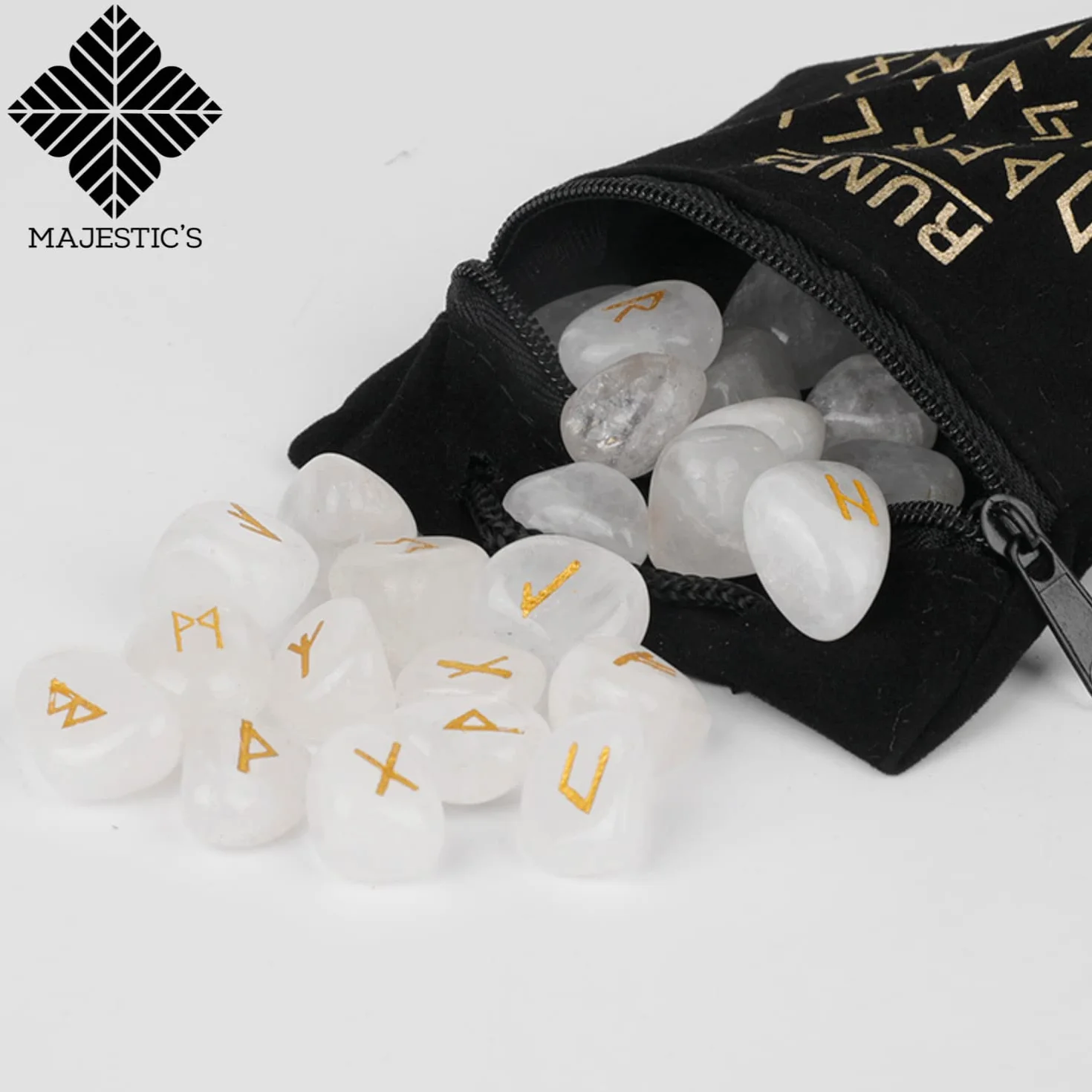 Runes Divinatoires Vikings en Pierres Naturelles de Cristal de Roche Quartz Blanc Gravées 2cm x 1cm avec Sac Noir et Ebook PDF