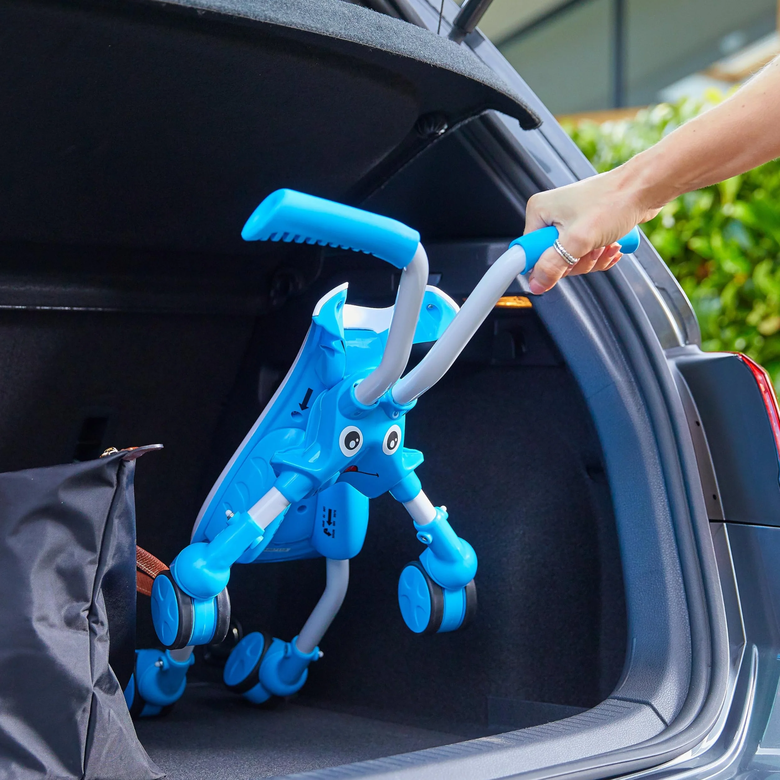 TP Toys Trotteur ScrambleBug Tide 4 Roues Pliable 360° Roues Silencieuses Anti-rayures Intérieur Extérieur 12 Mois Bleu Blanc