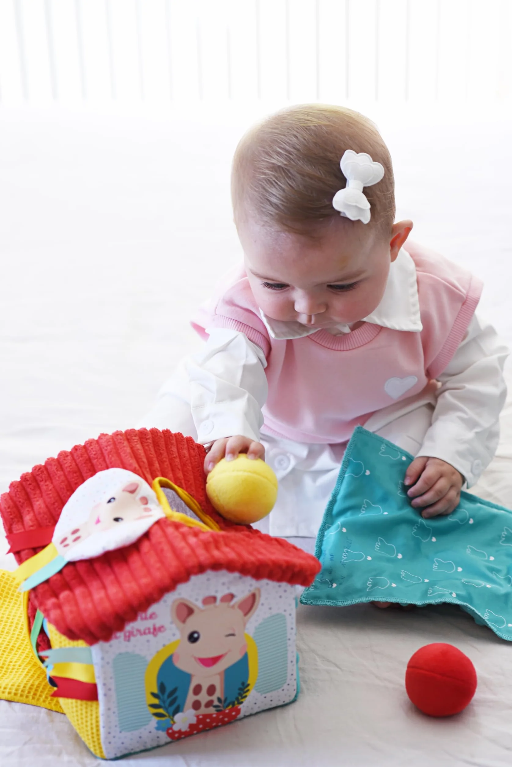 Sophie la Girafe Maison des Découvertes Jouet d'Éveil Sensoriel Bébé 10 Mois+ Textures Variées Balles Colorées Développement Motricité Fine