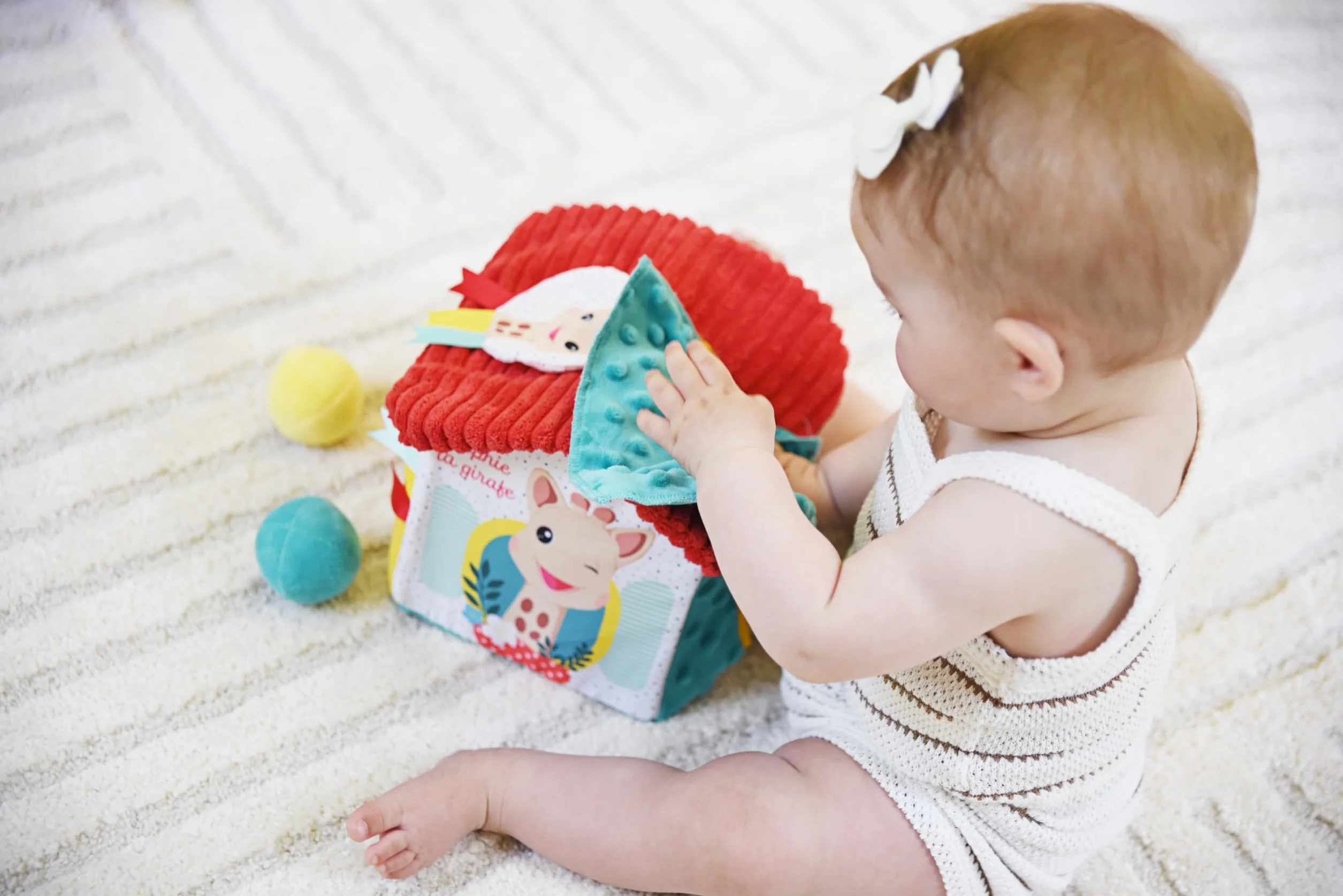 Sophie la Girafe Maison des Découvertes Jouet d'Éveil Sensoriel Bébé 10 Mois+ Textures Variées Balles Colorées Développement Motricité Fine