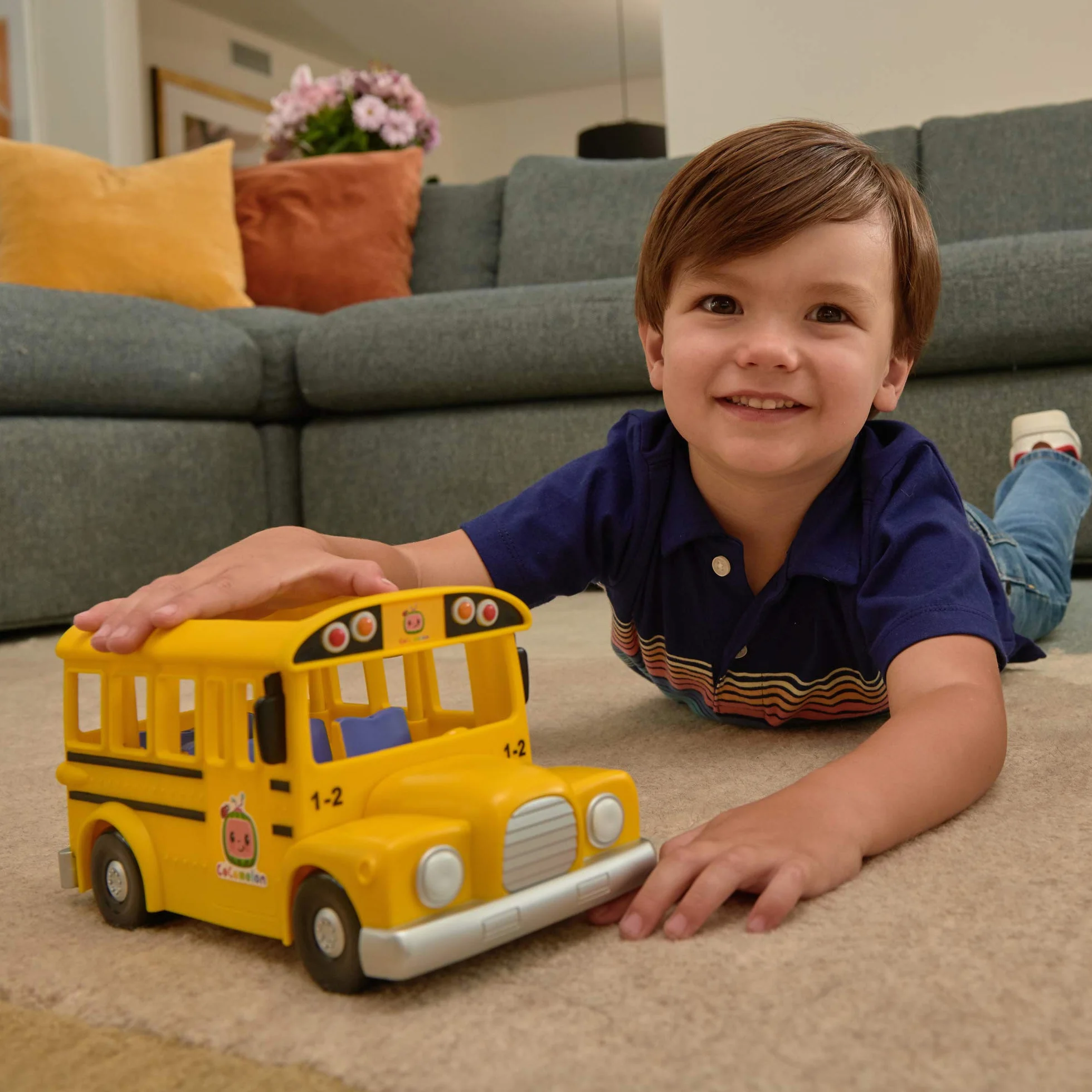 CoComelon CMW0137 Bus de Mitsing avec Musique et JJ, Version Allemande, pour Enfants dès 2 Ans, Jaune